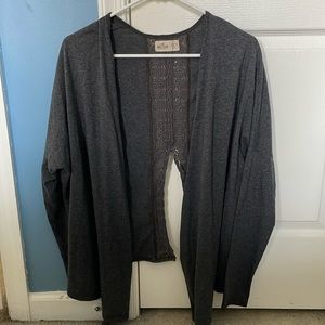 In good condition the back comes cut halfway (it’s the design it didn’t tear)